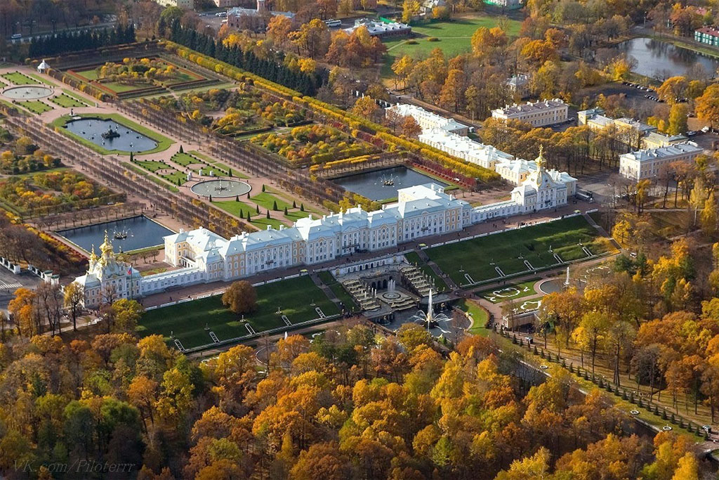 Péterhof (le Grand Palais et le Parc)